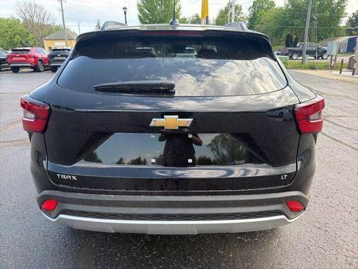 Mosaic Black Metallic 2026 Chevrolet Trax LT