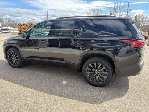 Mosaic Black Metallic 2022 Chevrolet Traverse RS
