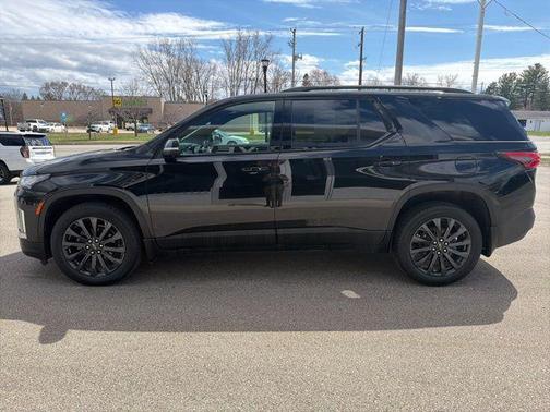 Mosaic Black Metallic 2022 Chevrolet Traverse RS