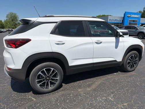 Summit White 2026 Chevrolet Trailblazer LT