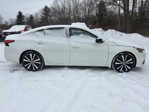 2022 Nissan Altima SR FWD