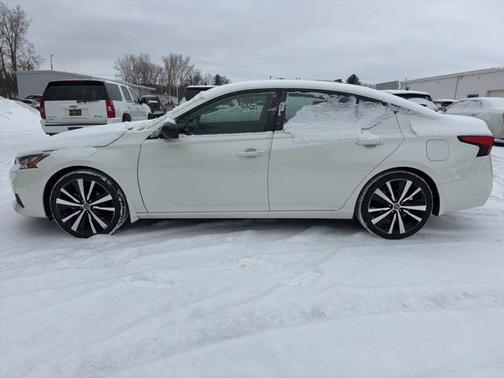 2022 Nissan Altima SR FWD