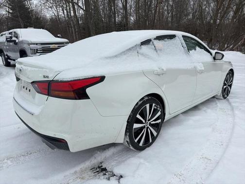 2022 Nissan Altima SR FWD