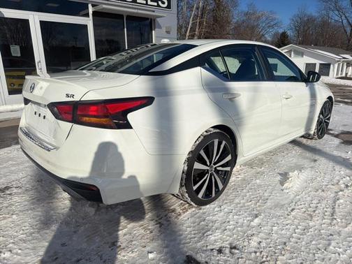 2022 Nissan Altima SR FWD