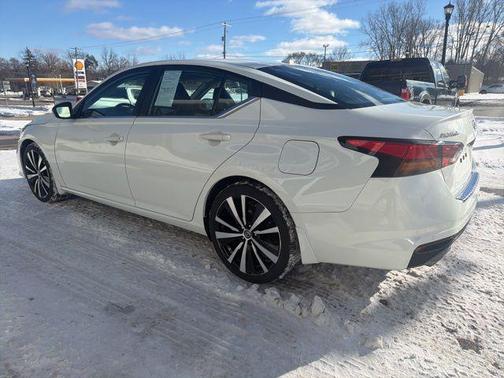 2022 Nissan Altima SR FWD