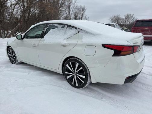 2022 Nissan Altima SR FWD