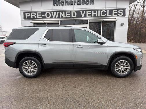 Sterling Gray Metallic 2023 Chevrolet Traverse LT Cloth