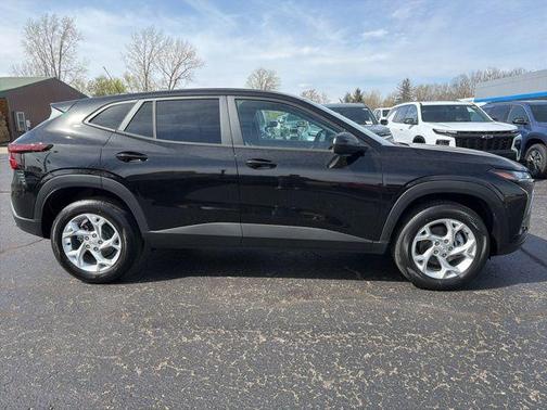 Mosaic Black Metallic 2026 Chevrolet Trax LS