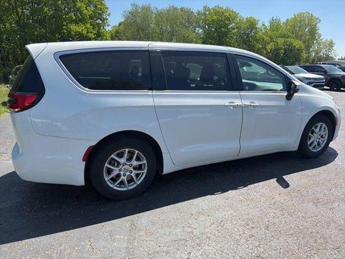 Bright White Clearcoat 2023 Chrysler Pacifica Touring L