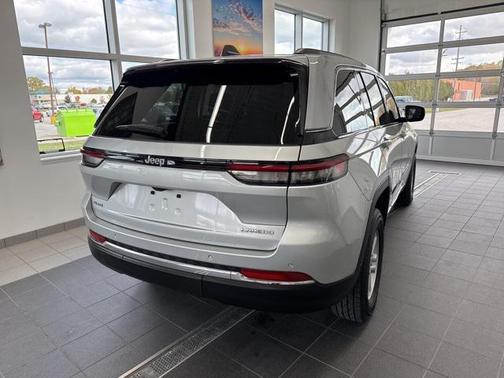 2023 Jeep Grand Cherokee Laredo