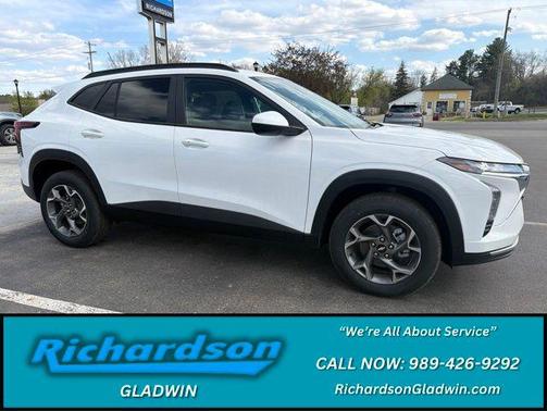 Summit White 2026 Chevrolet Trax LT