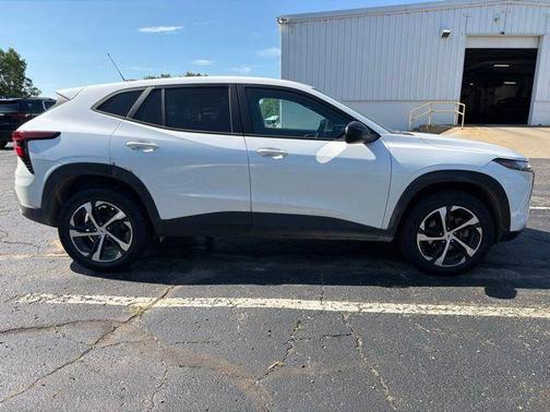 Summit White 2024 Chevrolet Trax FWD 1RS