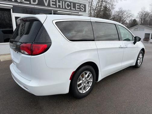 2024 Chrysler Voyager LX