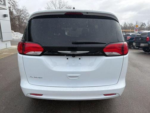 2024 Chrysler Voyager LX