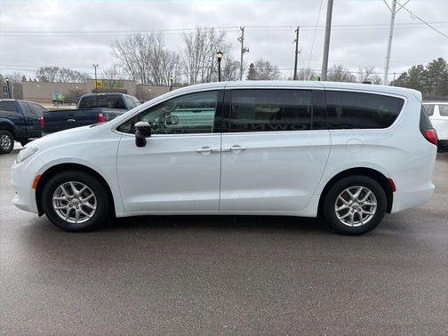 2024 Chrysler Voyager LX