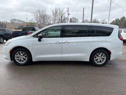 2024 Chrysler Voyager LX