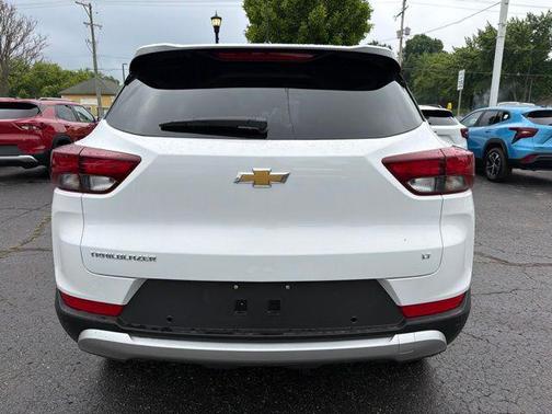 Summit White 2026 Chevrolet Trailblazer LT