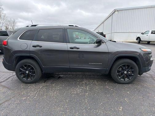 Granite Crystal Metallic Clearcoat 2016 Jeep Cherokee Latitude