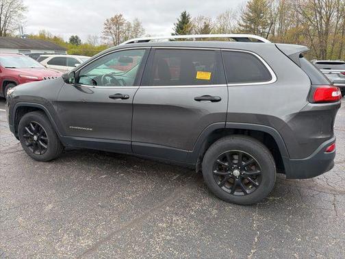 Granite Crystal Metallic Clearcoat 2016 Jeep Cherokee Latitude