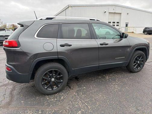 Granite Crystal Metallic Clearcoat 2016 Jeep Cherokee Latitude