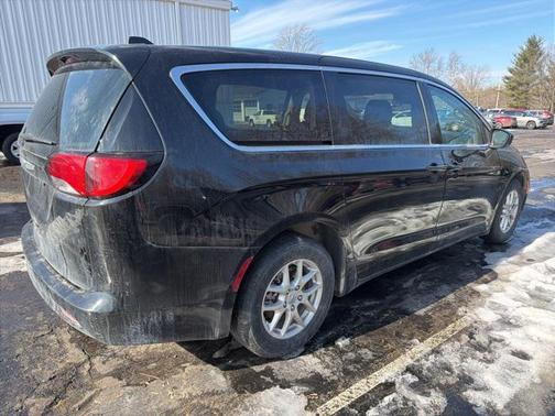 2024 Chrysler Voyager LX