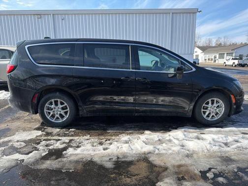 2024 Chrysler Voyager LX