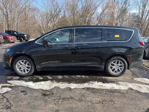 2024 Chrysler Voyager LX