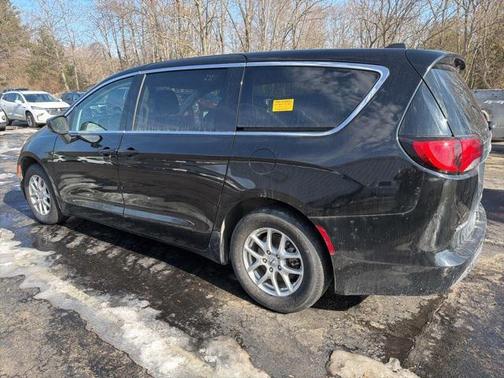 2024 Chrysler Voyager LX
