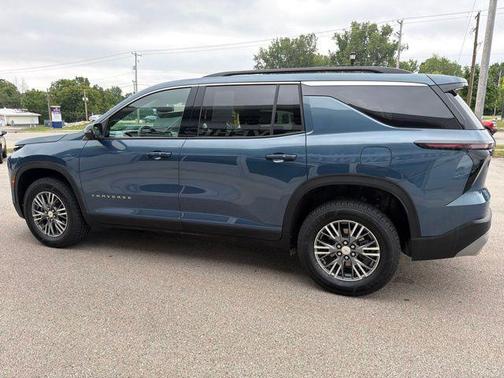 Lakeshore Blue Metallic 2025 Chevrolet Traverse LT