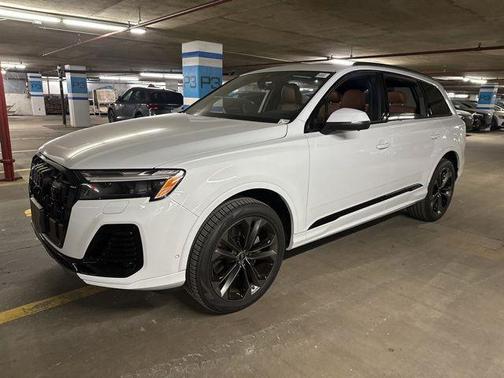 2025 Audi Q7 55 Premium Plus