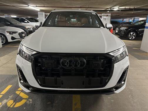 2025 Audi Q7 55 Premium Plus