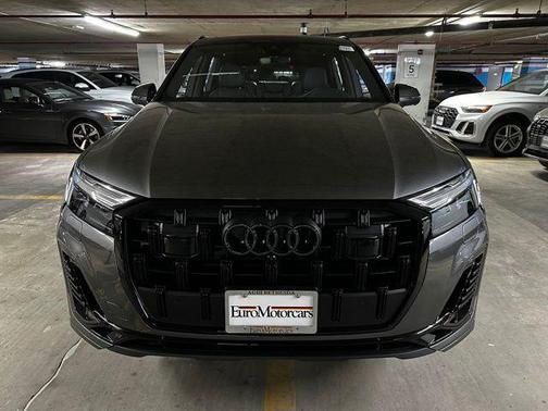 2025 Audi Q7 55 Premium Plus