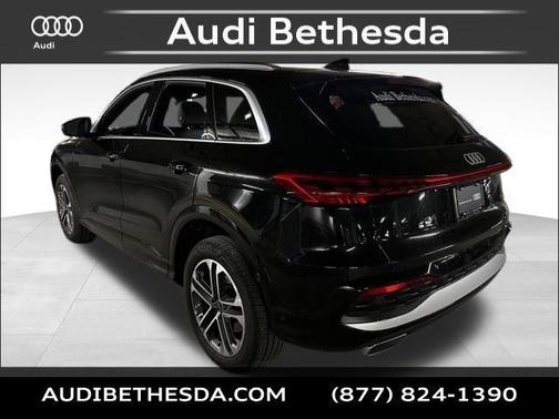 Mythos Black Metallic 2025 Audi Q5 Premium TFSI quattro S tronic