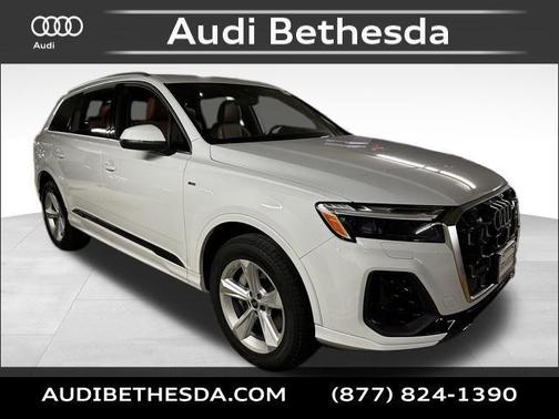 Glacier White 2026 Audi Q7 55 Premium