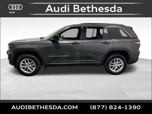 Baltic Gray Metallic Clearcoat 2024 Jeep Grand Cherokee Laredo