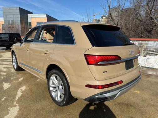 2025 Audi Q7 45 Premium