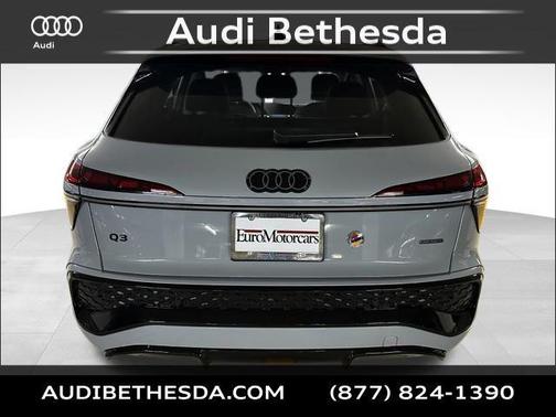 Arrow Gray Pearl Effect 2026 Audi Q3 TFSI quattro S tronic