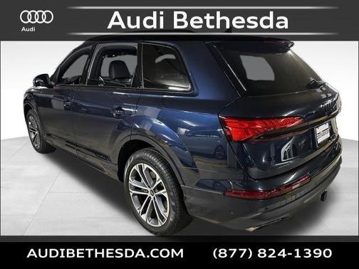 Waitomo Blue Metallic 2026 Audi Q7 45 Premium Plus