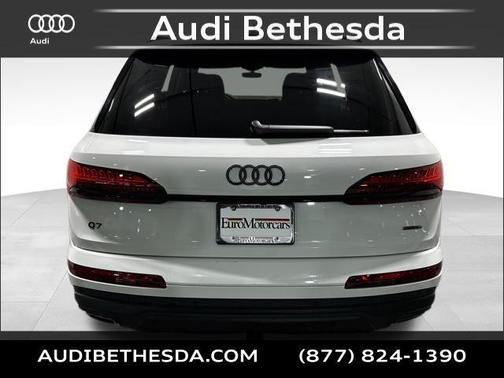 Glacier White Metallic 2025 Audi Q7 55 Prestige