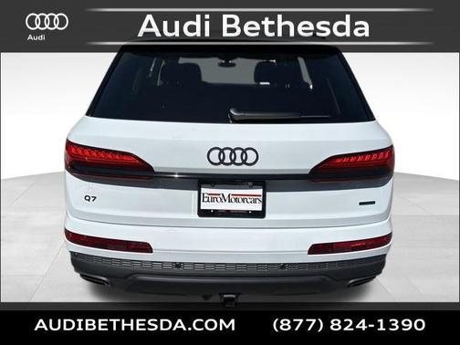 Glacier White Metallic 2026 Audi Q7 55 Premium Plus