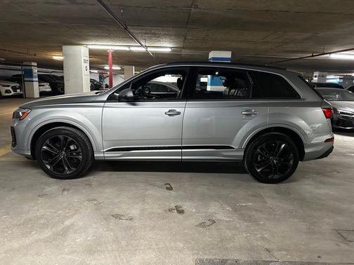 2025 Audi Q7 55 Premium Plus