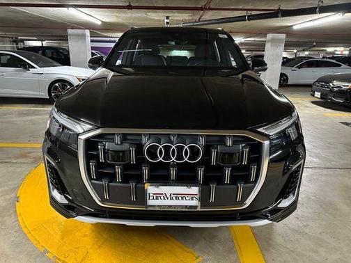 2025 Audi Q7 55 Premium Plus