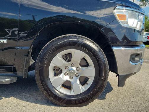 Diamond Black Crystal Pearlcoat 2021 RAM 1500 Big Horn/Lone Star