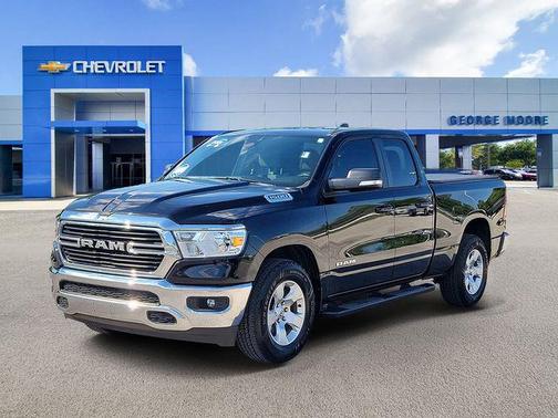 Diamond Black Crystal Pearlcoat 2021 RAM 1500 Big Horn/Lone Star