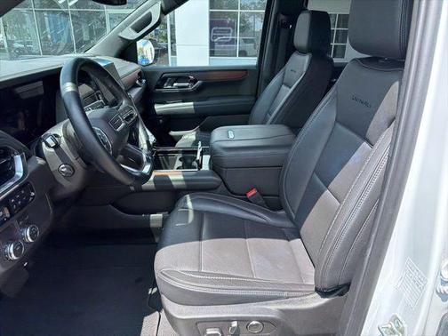 Summit White 2025 GMC Yukon Denali