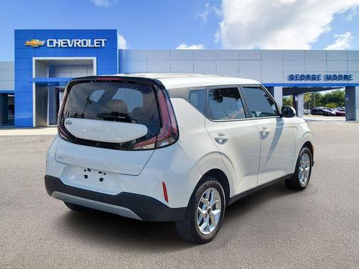 Snow White Pearl 2025 Kia Soul LX
