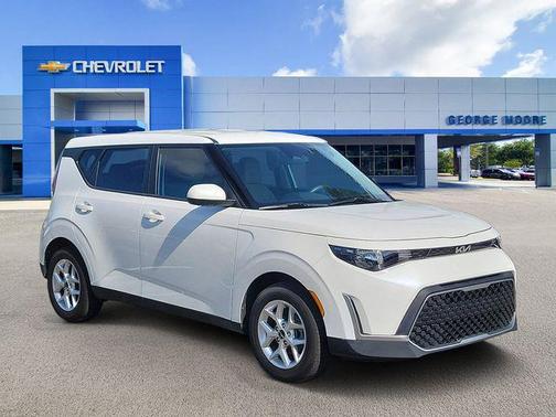 Snow White Pearl 2025 Kia Soul LX