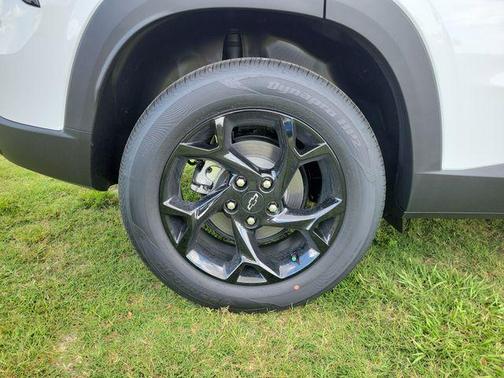 Summit White 2026 Chevrolet Trax LT