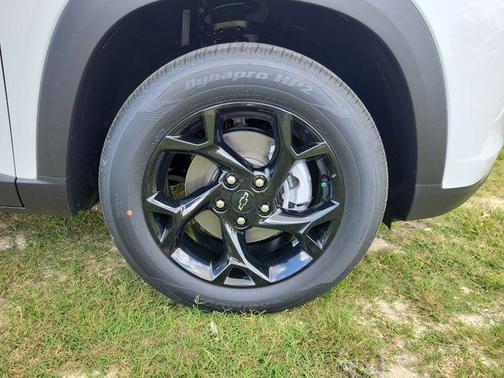 Summit White 2026 Chevrolet Trax LT