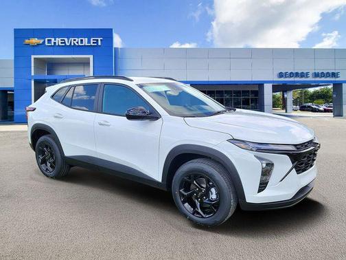 Summit White 2026 Chevrolet Trax LT